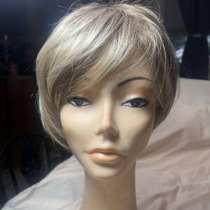 Jaclyn Smith wig